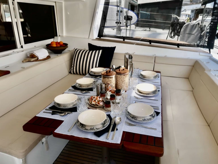 Alquiler de embarcaciones Lagoon Lagoon 500 2010 enAtenas en Samboat