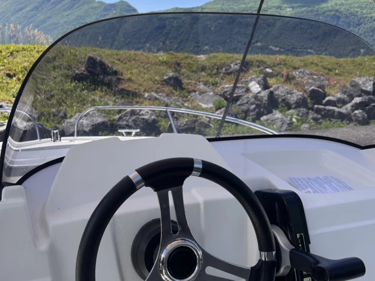 Alquiler Lancha Titanium con o sin  título de navegación