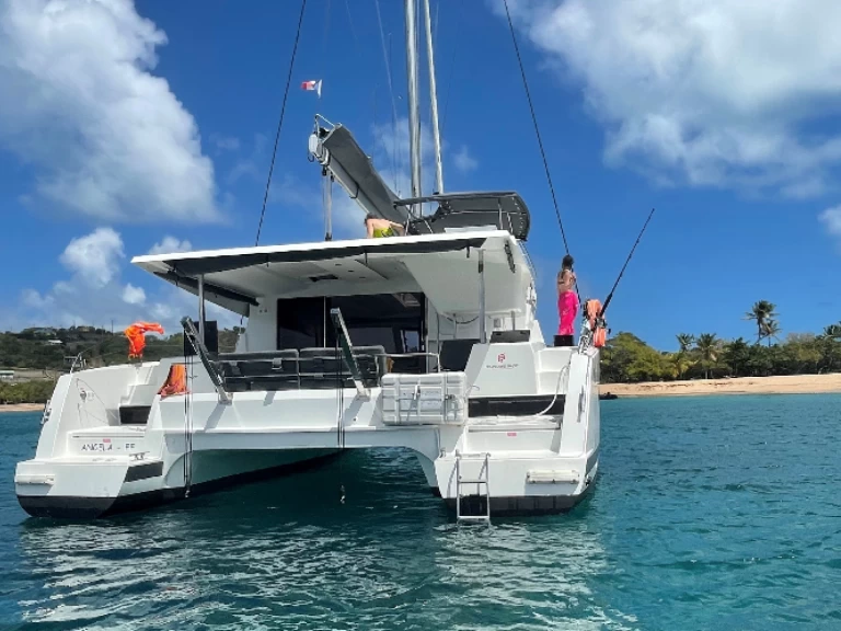 Alquiler de Fountaine Pajot ISLA 40 (4 CAB + 1 /  2 SDB) en Le Marin