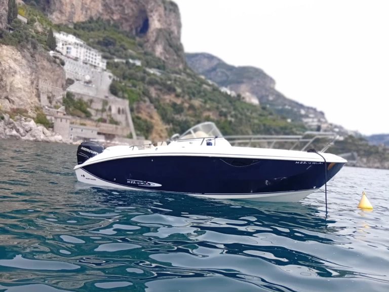 Mano Marine 23.10 WA de alquiler a Salerno