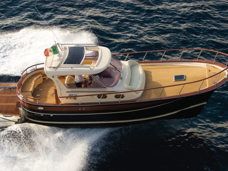 Alquiler de embarcaciones Fratelli Aprea Sorrento 36 Hard Top enCatania en Samboat