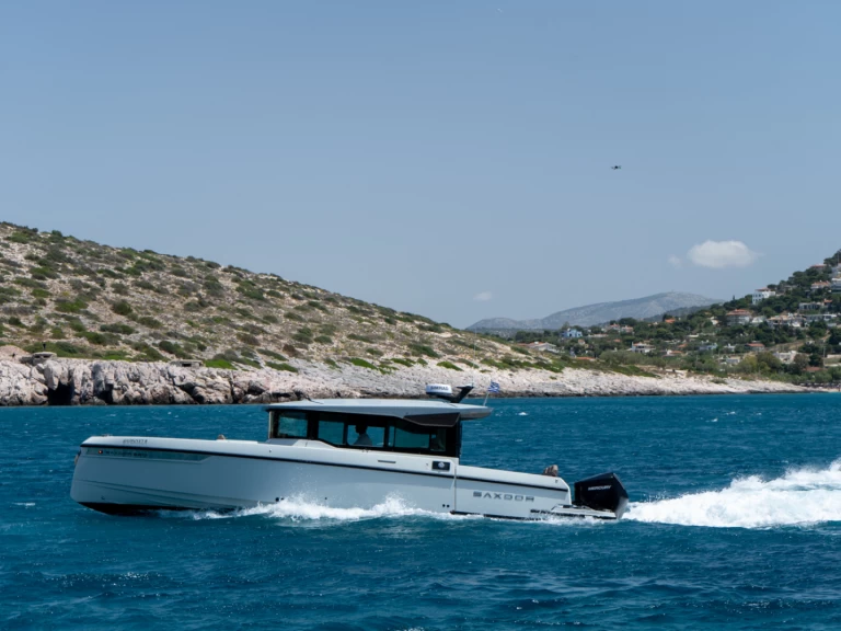 Alquiler de embarcaciones Saxdor Saxdor 320 GTC enEllinikó en Samboat