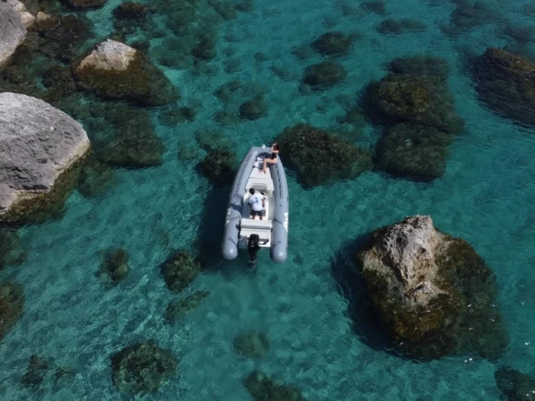 Alquiler Neumática en Villasimius - Bwa California 550