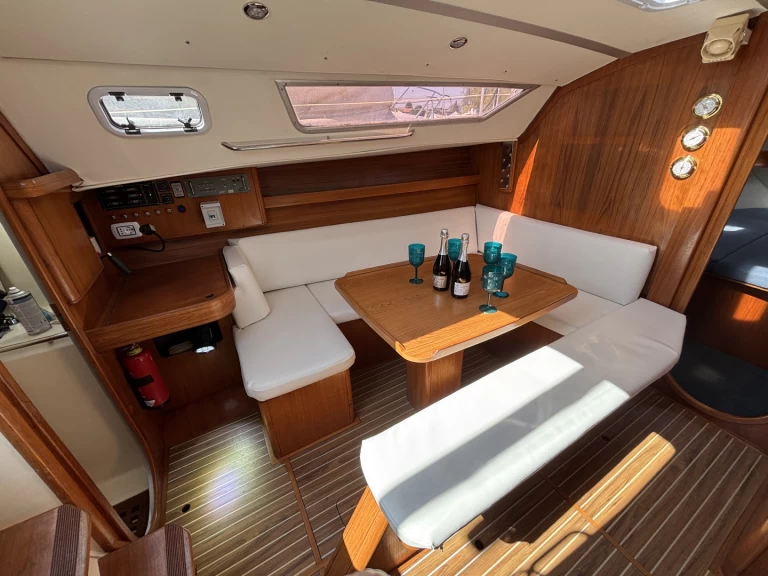 Velero para alquilar Castelletto Sopra Ticino al mejor precio