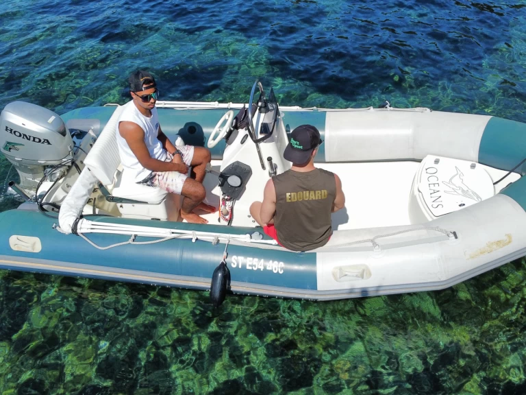 Alquiler Neumática Bombard con o sin  título de navegación