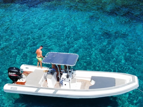 Alquiler Neumática Sea Water con o sin  título de navegación