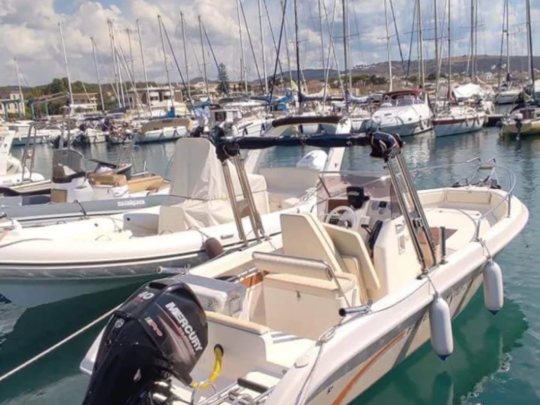 Alquiler de Terminal Boat 21 Freestyle en Salerno