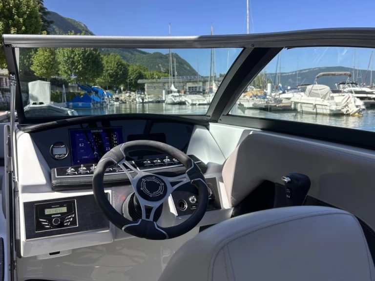 Alquiler Lancha Four Winns con o sin  título de navegación