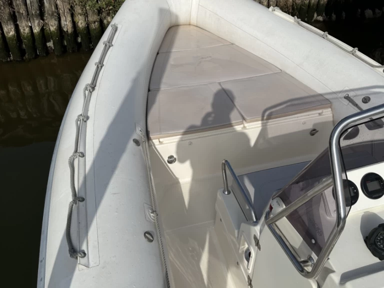 Alquiler Neumática clubman con o sin  título de navegación