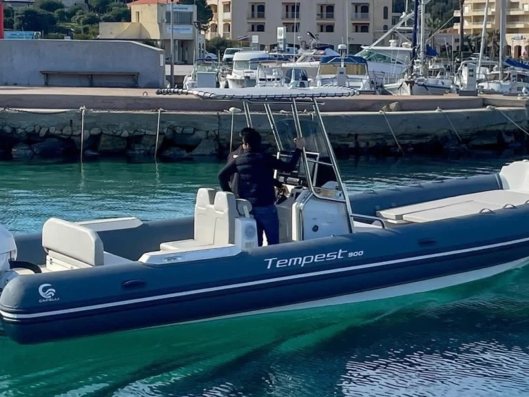 Alquiler de embarcaciones Capelli Tempest 900 Luxe enMarine de Sant'Ambrogio en Samboat
