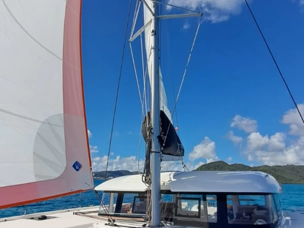 Alquiler Catamarán Bénéteau con o sin  título de navegación