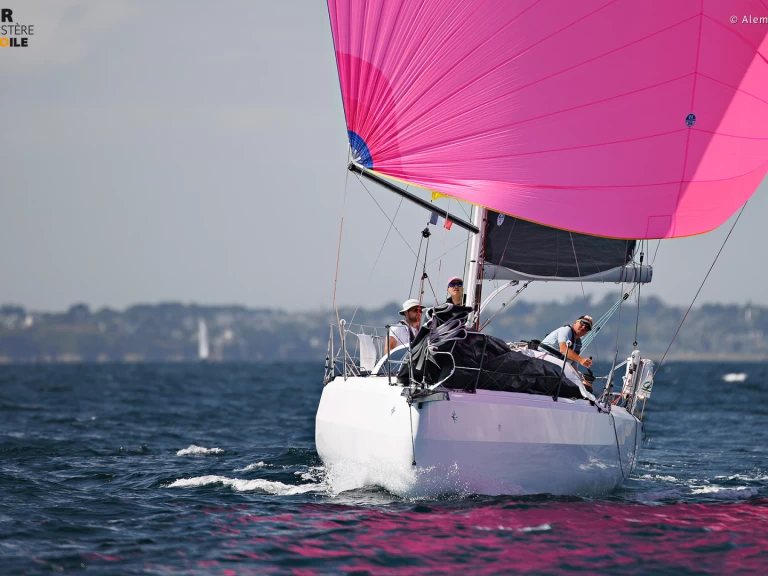 Alquiler de barcos La Trinité-sur-Mer barato de SUN FAST 3300