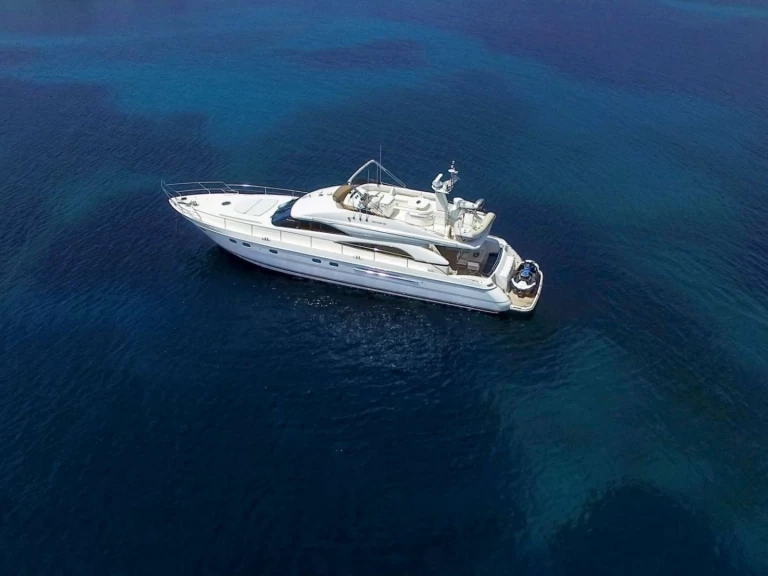 Ferretti Ferretti 760 de alquiler a Limáni Lavríou