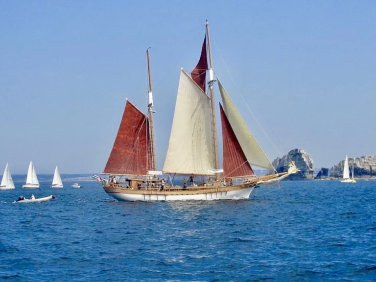 Alquiler de Velero, con o sin patrón Adil Turan Port Cogolin