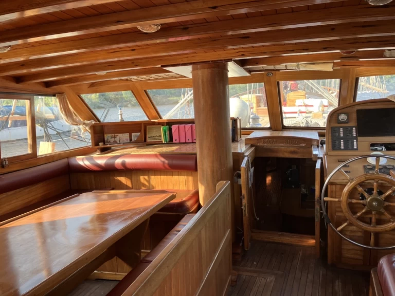 Alquiler de barcos Port Cogolin barato de Caïque