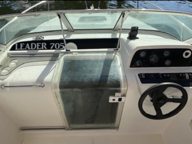 Alquiler de barcos Mandelieu-la-Napoule barato de Leader 705