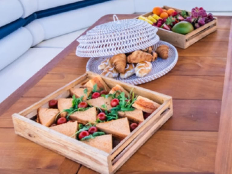 Alquiler Yate de lujo Mangusta con o sin  título de navegación