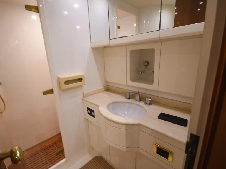 Alquiler de barcos D-Marin Göcek Marina barato de Azimut 70