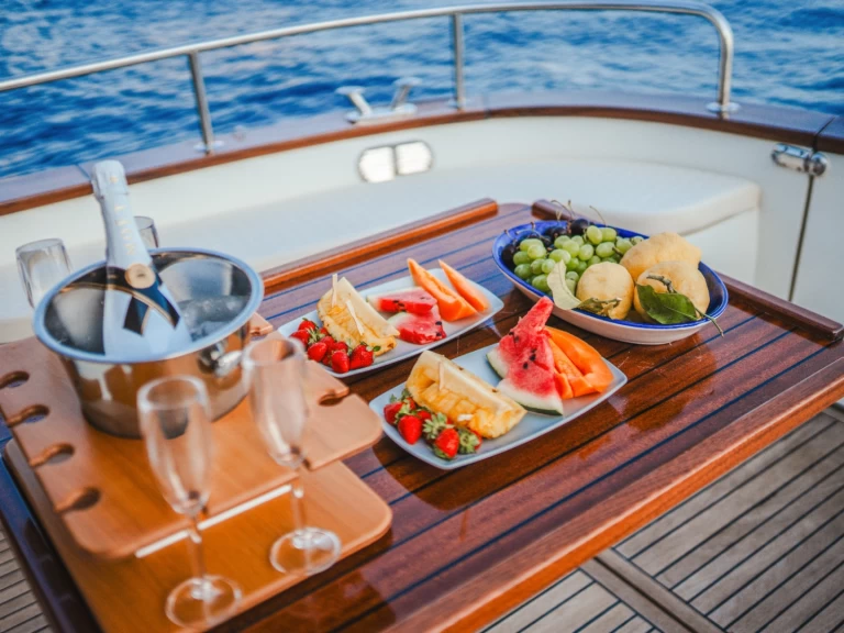 Alquiler Lancha Gozzo con o sin  título de navegación