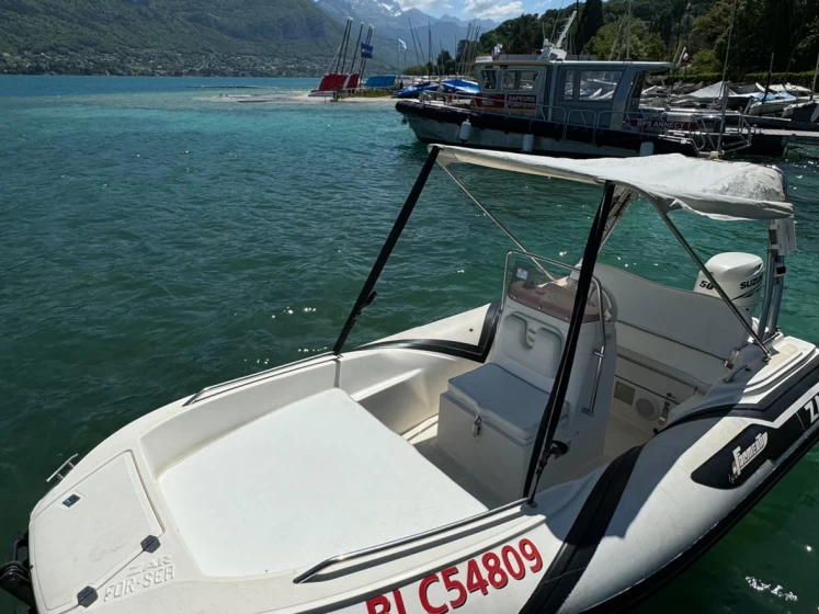 Alquiler de Zar Zar 43 Classic Luxury en Annecy