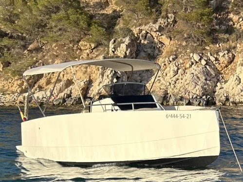 Alquiler de Nuva Nuva M6 Open en Marina Greenwich