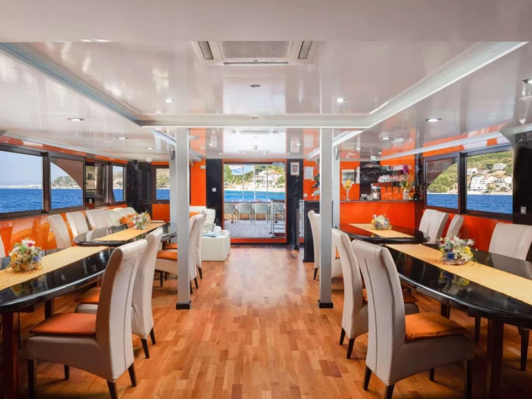 Alquiler de Yate de lujo, con o sin patrón Brodosplit Split