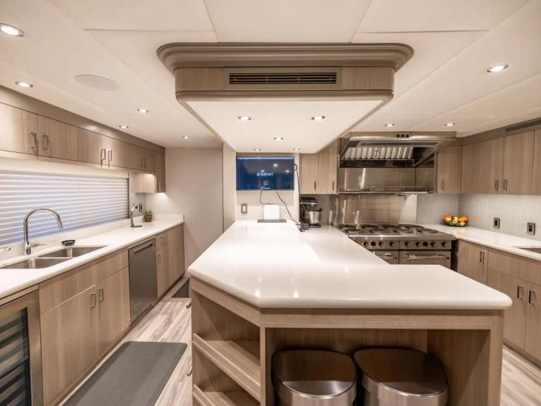 Trinity NO BAD IDEAS de alquiler a Caribe