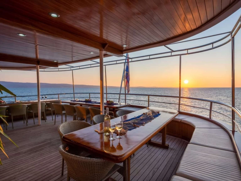 Alquiler Yate de lujo Brodosplit con o sin  título de navegación