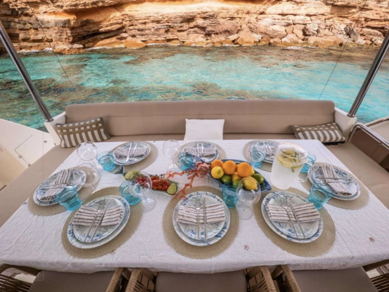 Alquiler de Astondoa BISCAYNE en Ibiza