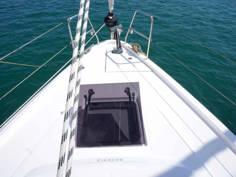 Alquiler de Bavaria Bavaria C38 en Gouviá