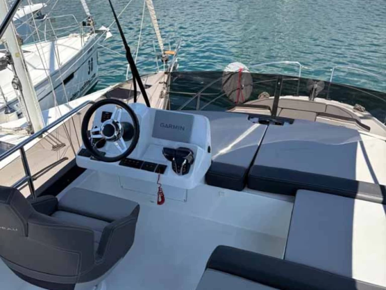 Alquiler de embarcaciones Jeanneau Merry Fisher 1095 Fly enJezera en Samboat