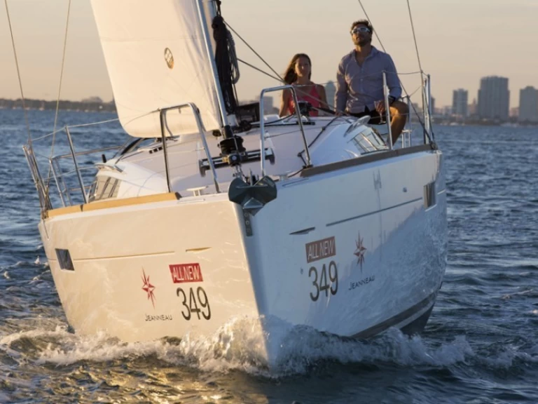 Alquiler de Velero, con o sin patrón Jeanneau Cos