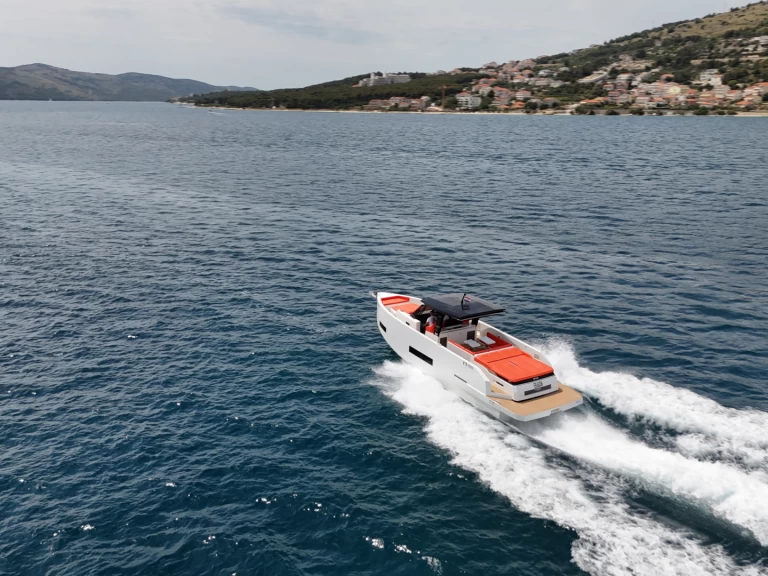 Alquiler de De Antonio De Antonio D42 Open en Seget Donji