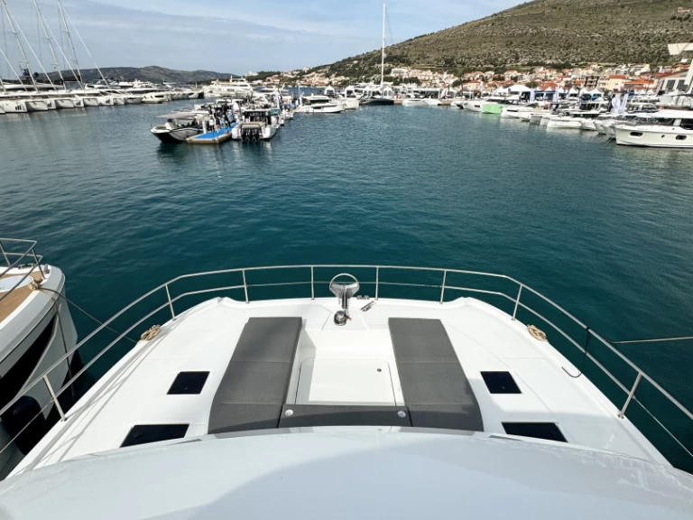 Alquiler de Lancha, con o sin patrón Fountaine Pajot Seget Donji