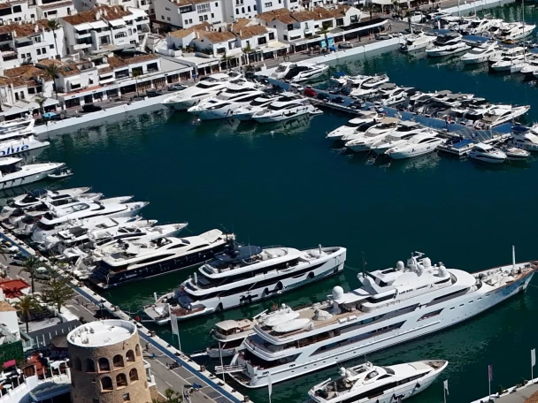 Alquiler Lancha Aqua24 con o sin  título de navegación