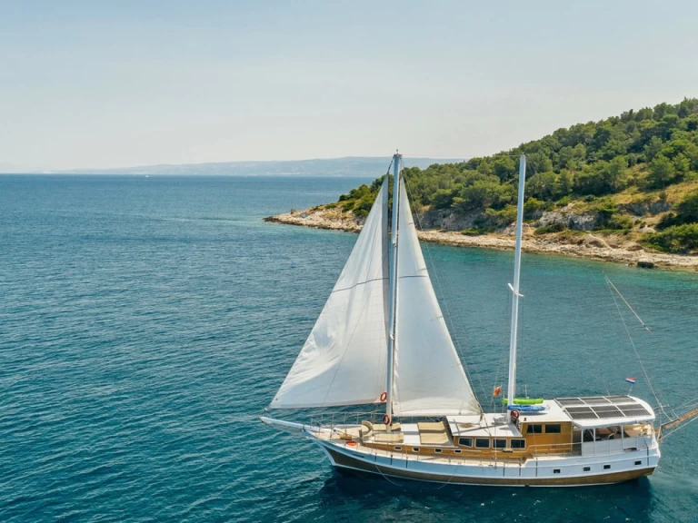 Alquiler Velero Custom Made con o sin  título de navegación