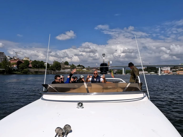 Alquiler de Exclusive Private Boat Tour with The Last		 13,88 meters en Oporto