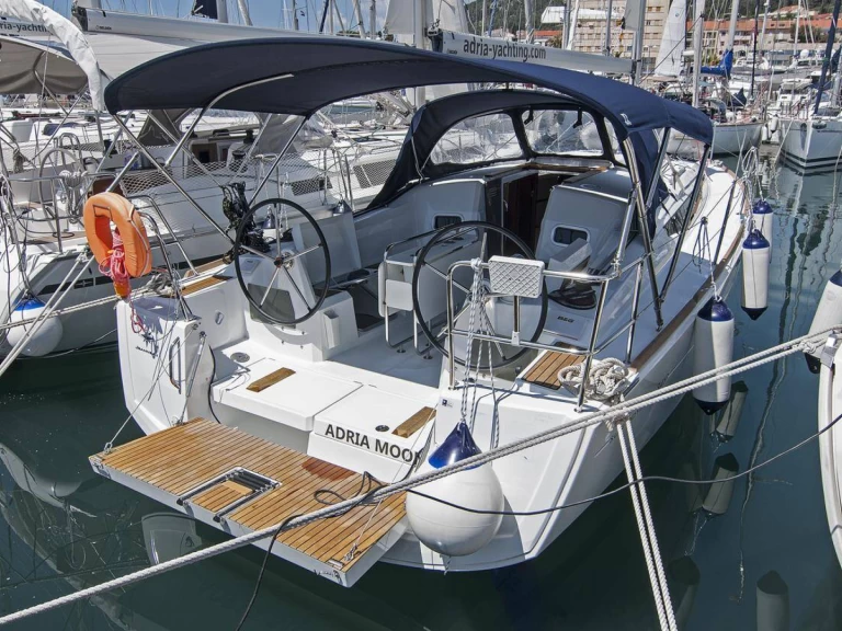 Alquiler de embarcaciones Jeanneau Sun Odyssey 349 enSplit en Samboat