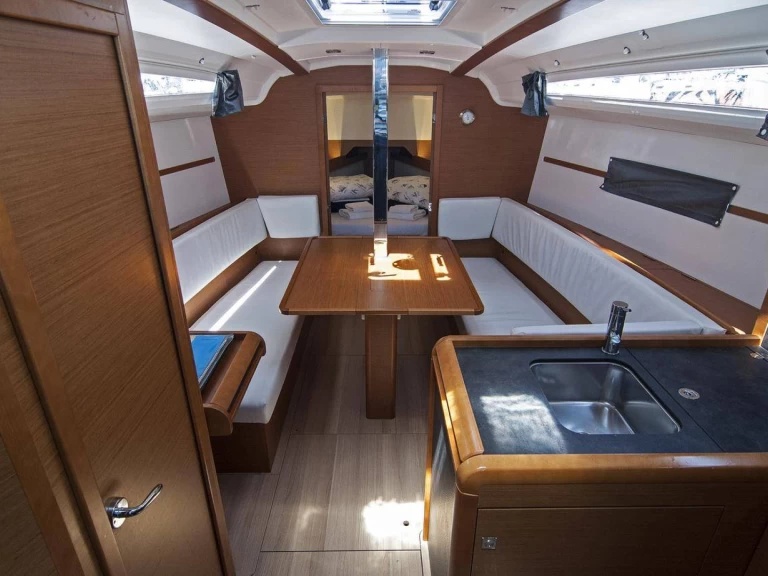 Alquiler Velero Jeanneau con o sin  título de navegación