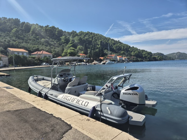 Alquiler Neumática Highfield con o sin  título de navegación