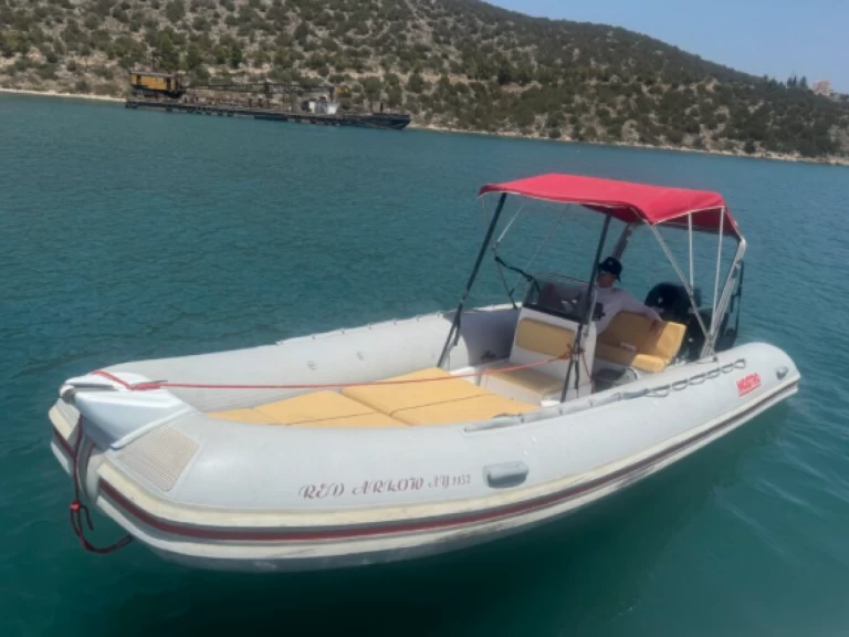 Alquiler Neumática mostro con o sin  título de navegación