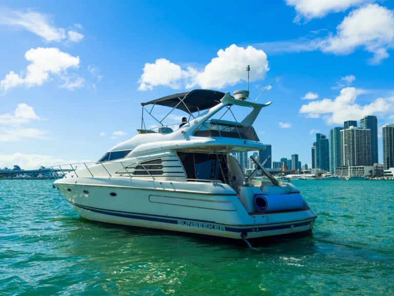 Alquiler de embarcaciones Sunseeker Manhattan 50 enMiami en Samboat