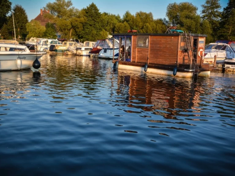 Alquiler Casa flotante Floss con o sin  título de navegación
