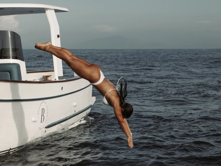 Alquiler de Gozzo FPJ FPT-F4AE0686*Q en Amalfi