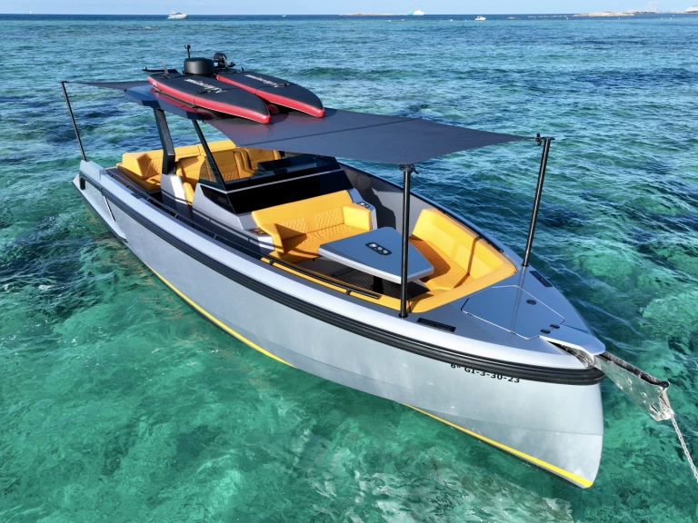 Alquiler de Lancha, con o sin patrón Vanquish Ibiza (Ciudad)