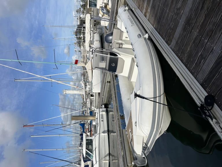 Alquiler Neumática en Arzon - Capelli Tempest 700