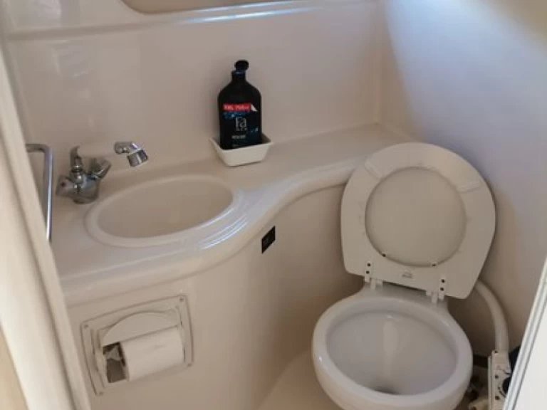 Alquiler de barcos Párga barato de Monterey 295 Sport Yacht