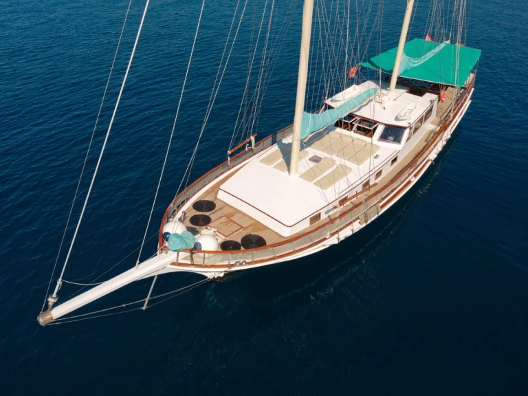 Alquiler de barcos Krilo barato de Agora