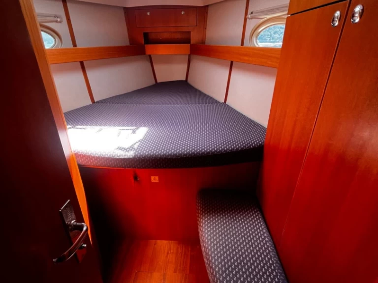 Alquiler de Velero, con o sin patrón Elan Fezzano