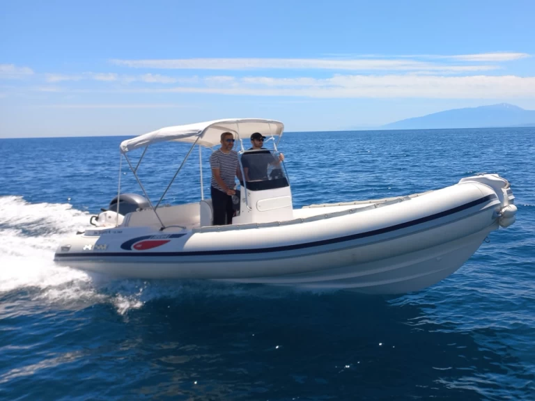 Alquiler Neumática Selva con o sin  título de navegación